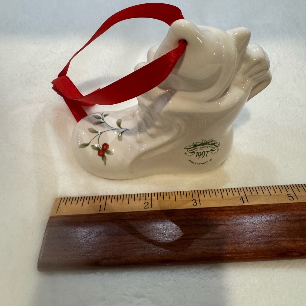 Pfaltzgraff Winterberry Christmas 1997 Cat/Stocking Bell with Original Box - Picture 7 of 11